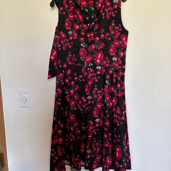 NWT-DRESS TELLS Fit & Flare Black Dress Floral Roses Size XXL tie detail - Picture 2 of 8